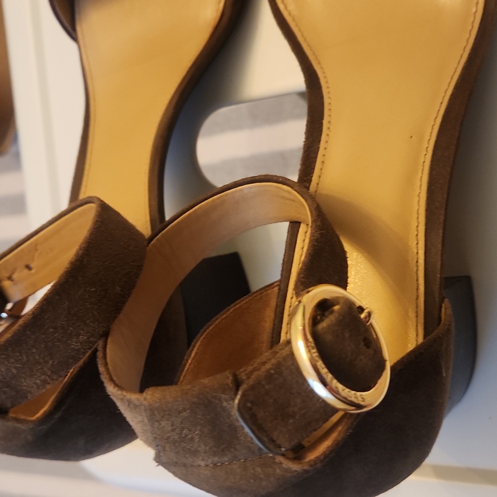 Michael Kors Olive Green Heeled Sandals. - Picture 5 of 8